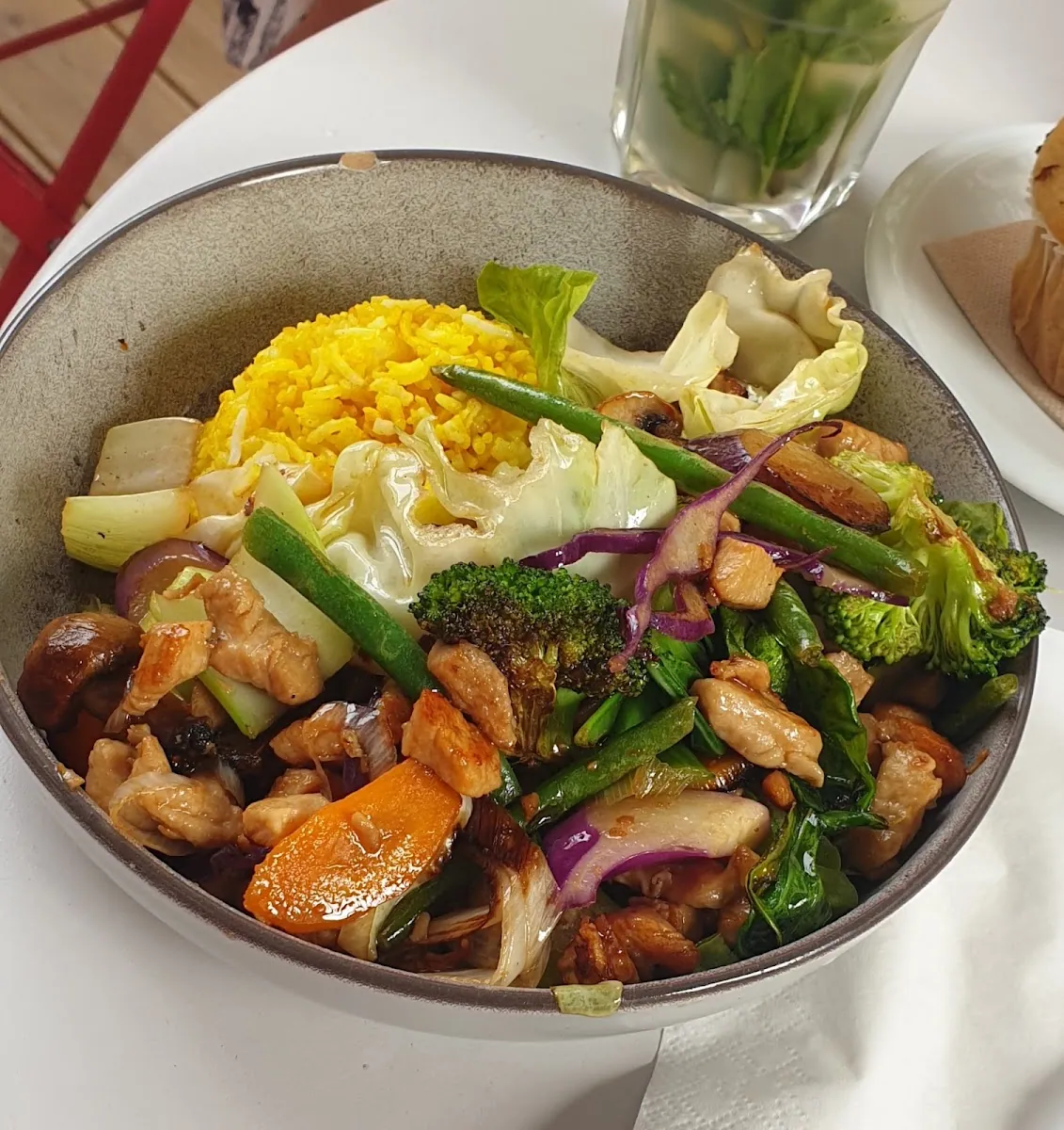 Wok de légumes et de nouilles